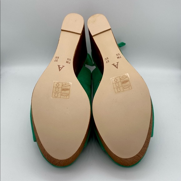 ANTHROPOLOGIE Bow-Back Wooden Wedge Sandals Sz 7 - Picture 7 of 9